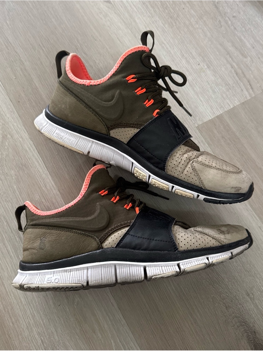 Nike Men’s Olive Green and Coral Athletic Sneakers